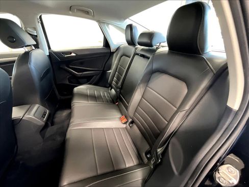 Used 2021 Volkswagen Jetta SE w/ SE Cold Weather Package image 15