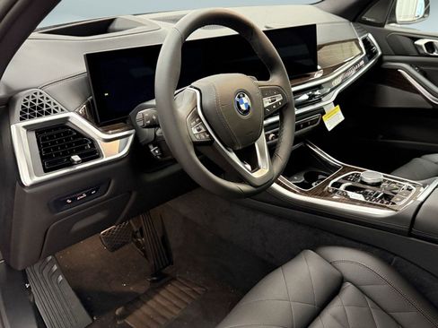 Used 2025 BMW X5 xDrive50e w/ Premium Package image 3