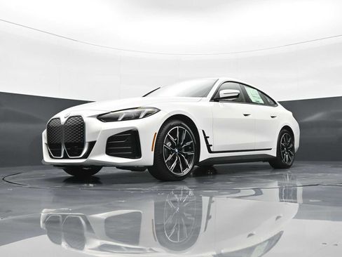 New 2026 BMW i4 eDrive40 w/ M Sport Package RWD image 25
