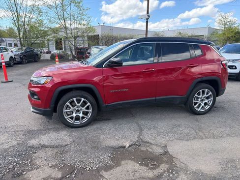 Used 2025 Jeep Compass Limited AWD/4WD image 5