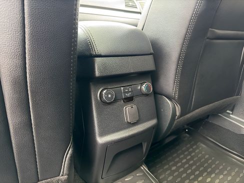 Used 2019 Ford Explorer XLT w/ Equipment Group 202A AWD/4WD image 24