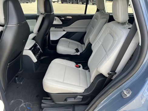 New 2025 Lincoln Aviator Reserve w/ Luxury Package image 25