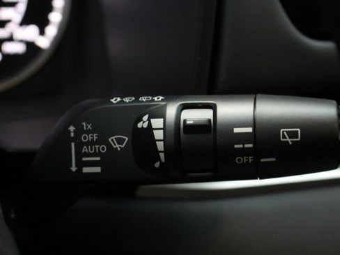 New 2025 Mitsubishi Outlander SE image 13