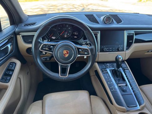 Used 2018 Porsche Macan image 21