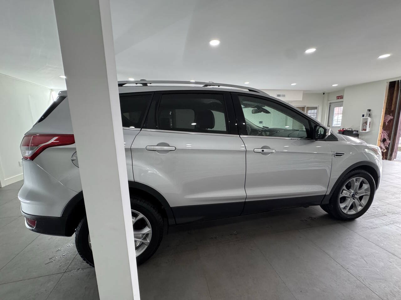 Used 2015 Ford Escape Titanium w/ Equipment Group 301A AWD/4WD image 7