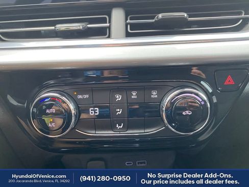 Used 2024 Chevrolet Trax LT FWD image 11