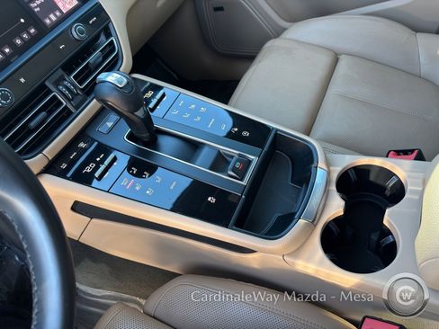 Used 2022 Porsche Macan image 26