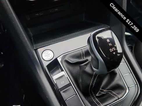 Used 2024 Volkswagen Taos SE image 37