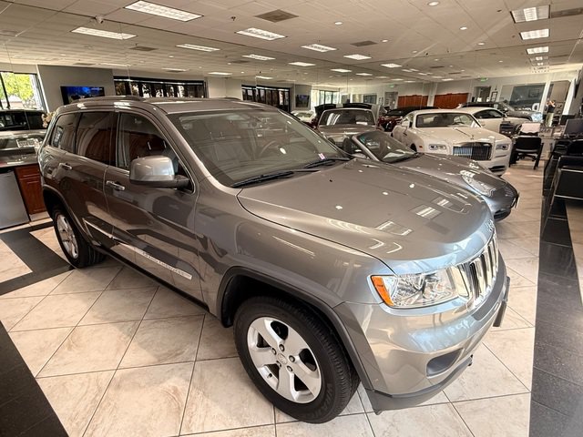 Used 2012 Jeep Grand Cherokee Laredo AWD/4WD image 2