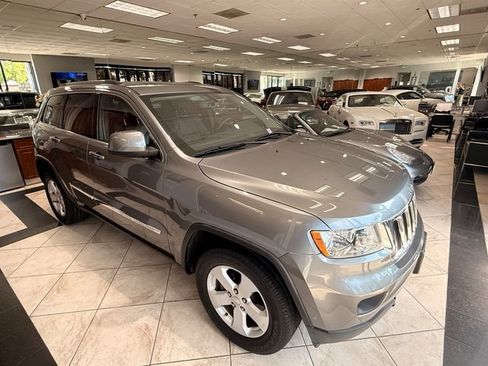 Used 2012 Jeep Grand Cherokee Laredo AWD/4WD image 2