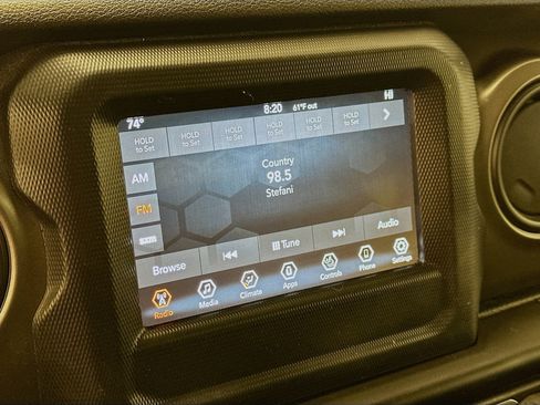 Used 2018 Jeep Wrangler Unlimited Sport S image 21