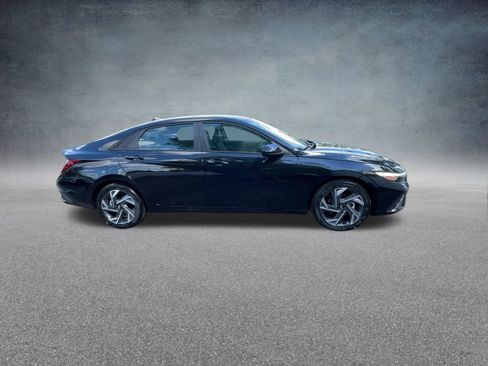 Used 2025 Hyundai Elantra Sport image 25