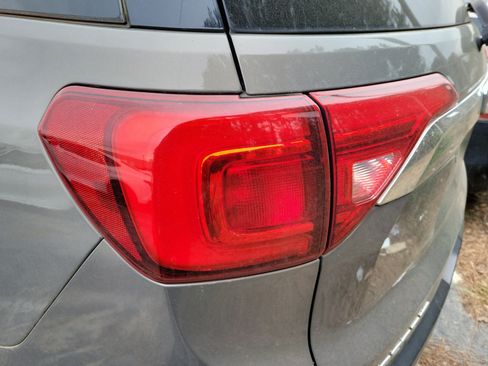 Used 2019 GMC Acadia SLT image 4