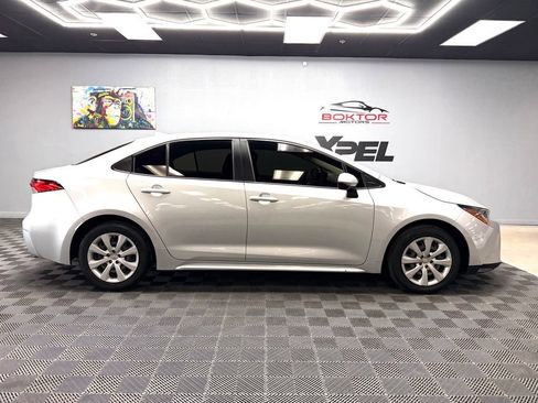 Used 2022 Toyota Corolla LE FWD image 16