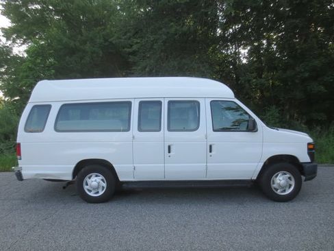 Used 2009 Ford E-250 and Econoline 250 Extended RWD image 9
