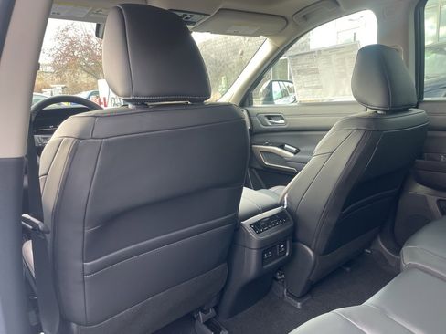 New 2025 Nissan Pathfinder Platinum image 21