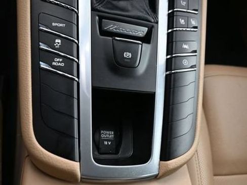Used 2021 Porsche Macan AWD/4WD image 12
