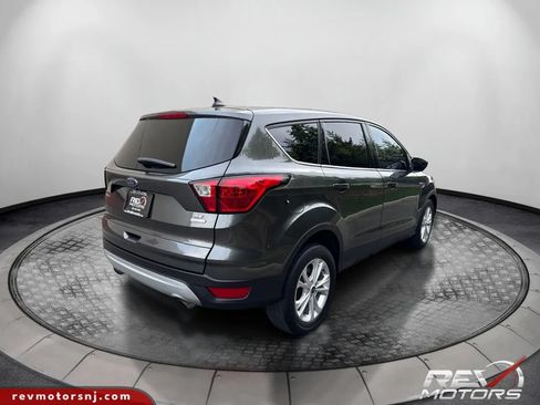 Used 2019 Ford Escape SE FWD image 5