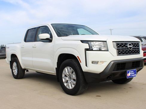 Used 2022 Nissan Frontier SV AWD/4WD image 3