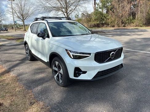 New 2026 Volvo XC40 B5 Plus w/ Protection Package Premier image 2