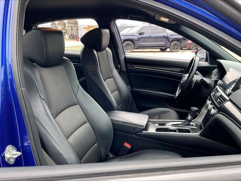 Used 2018 Honda Accord Sport image 9