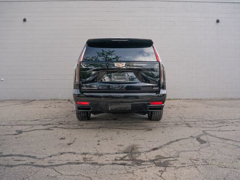 Used 2023 Cadillac Escalade Sport Platinum w/ Heavy-Duty Trailer Package AWD/4WD image 6