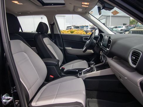 Used 2026 Hyundai Venue SEL FWD image 17