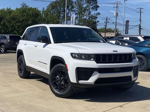 New 2026 Jeep Grand Cherokee Altitude AWD/4WD image 32