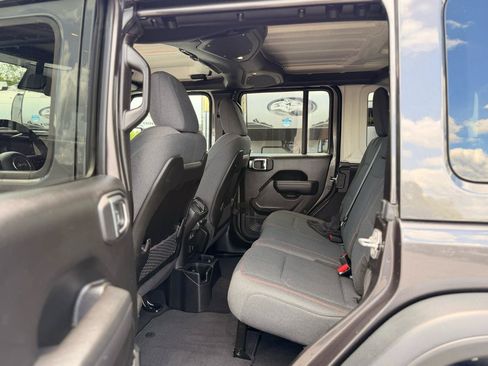 Used 2025 Jeep Wrangler Unlimited Rubicon AWD/4WD image 13