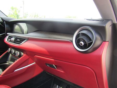 Used 2019 Alfa Romeo Stelvio Ti AWD/4WD image 17