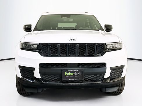 Used 2024 Jeep Grand Cherokee L Laredo image 2