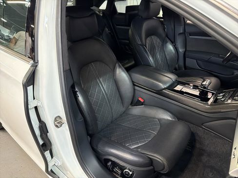 Used 2016 Audi S8 image 19