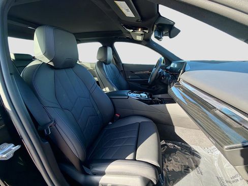 Used 2024 BMW 540i xDrive w/ Executive Package image 16