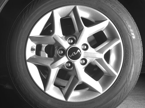 Used 2025 Kia Soul LX w/ LX Technology Package image 12