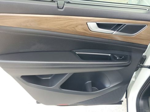 Used 2025 Volkswagen Atlas SE image 15