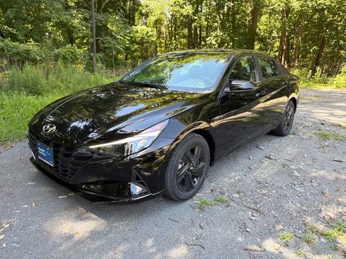 Certified 2023 Hyundai Elantra SEL FWD image 1