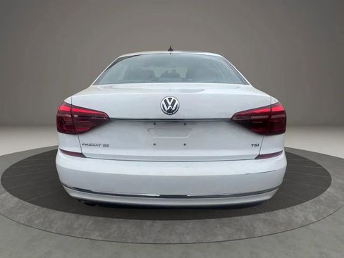 Used 2018 Volkswagen Passat 2.0T SE image 5
