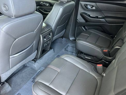 Certified 2022 Chevrolet Traverse RS FWD image 14