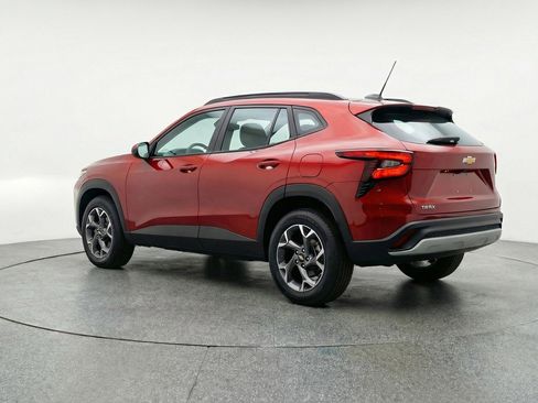 Used 2025 Chevrolet Trax LT FWD image 6