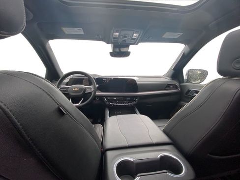 Used 2025 Chevrolet Suburban Premier image 12