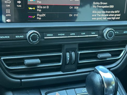 Used 2020 Porsche Macan image 26