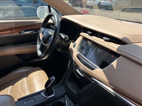 Used 2018 Cadillac XT5 Platinum w/ Driver Assist Package AWD/4WD image 16