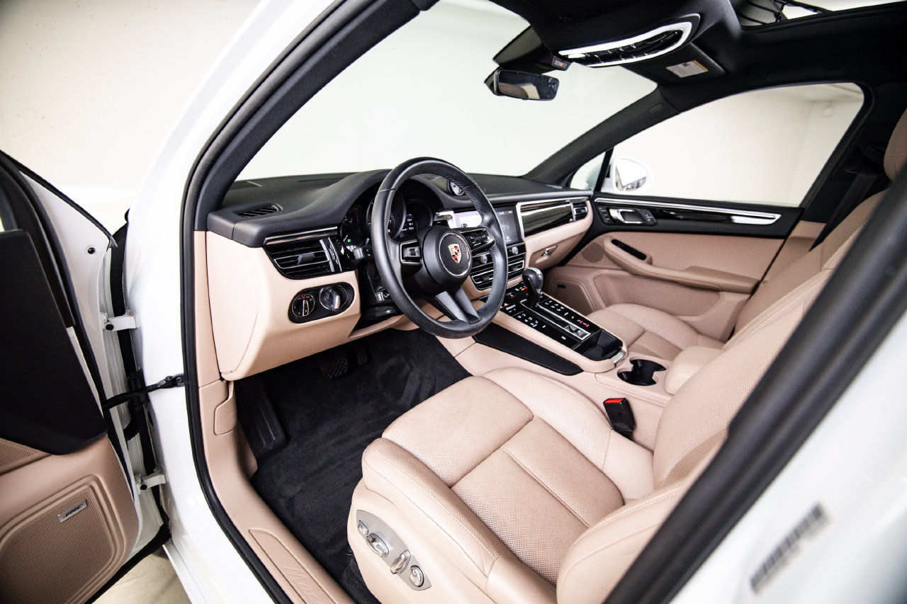 Certified 2024 Porsche Macan AWD/4WD image 4