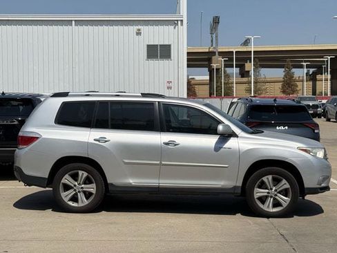 Used 2013 Toyota Highlander Limited FWD image 3