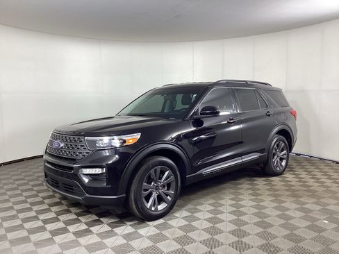 Used 2024 Ford Explorer XLT w/ Equipment Group 202A AWD/4WD image 5