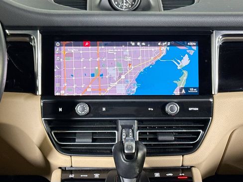 Certified 2023 Porsche Macan AWD/4WD image 15