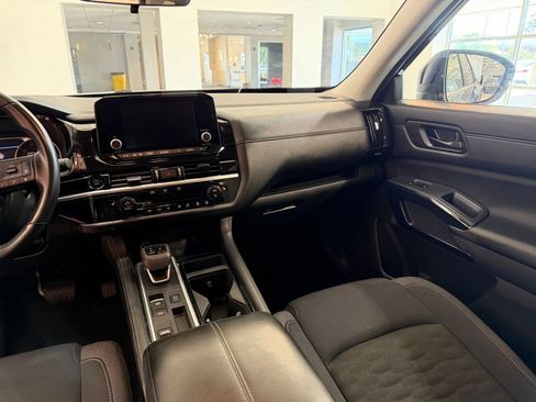 Used 2025 Nissan Pathfinder SV FWD image 37