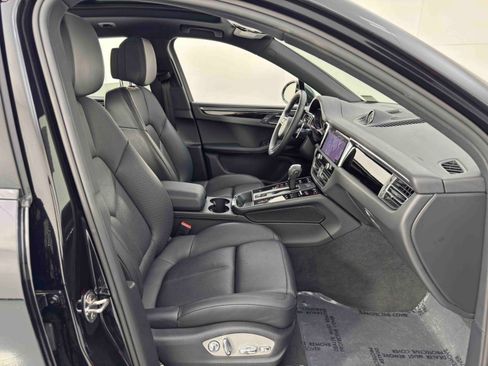Used 2023 Porsche Macan w/ Premium Package Plus image 16