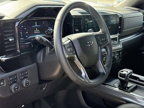 Used 2023 Chevrolet Silverado 1500 ZR2 image 9