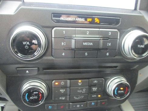 Used 2018 Ford F150 Lariat w/ Equipment Group 502A Luxury image 20